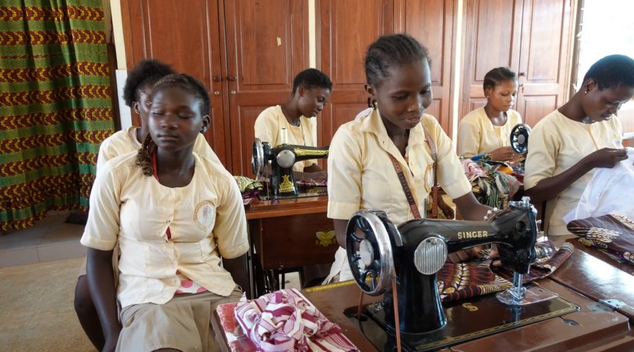 Clase de costura en Benin